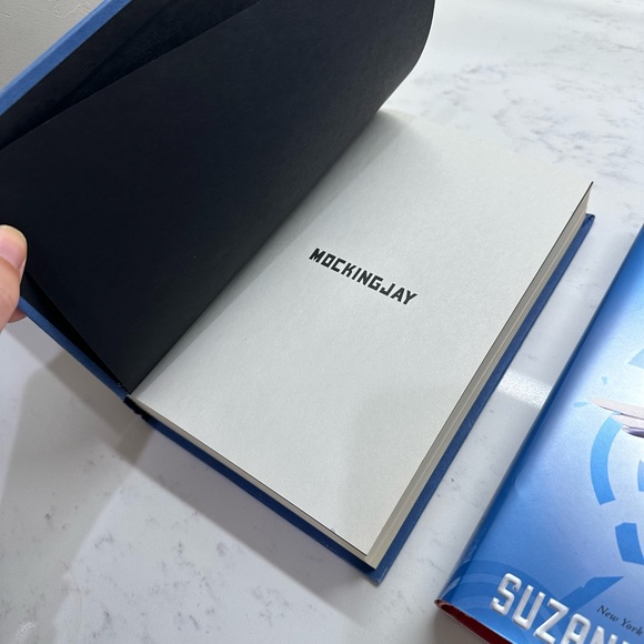 Hunger Games, Mocking Jay, Catching Fire Books - Picture 10 of 12